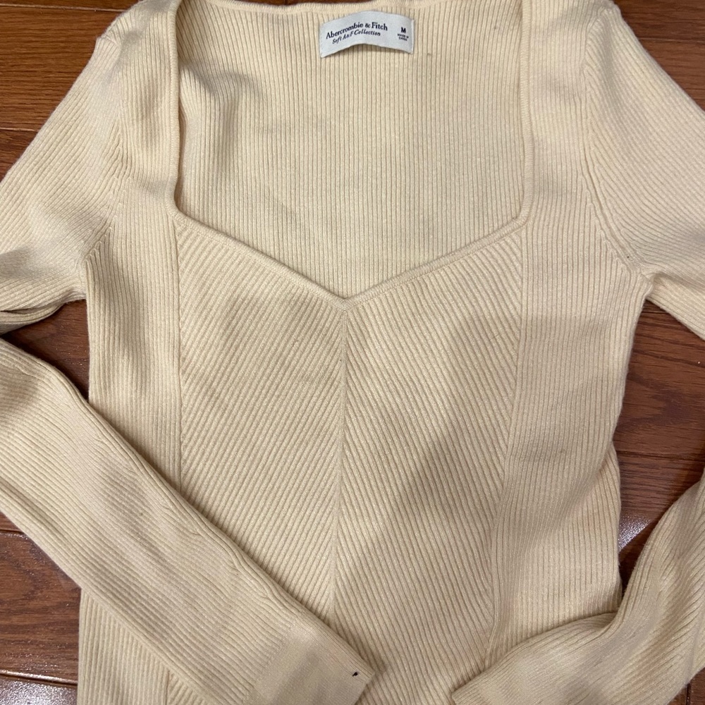 NWT Abrecombie & Fitch Soft A&F Collection Long Sleeve sweater Medium